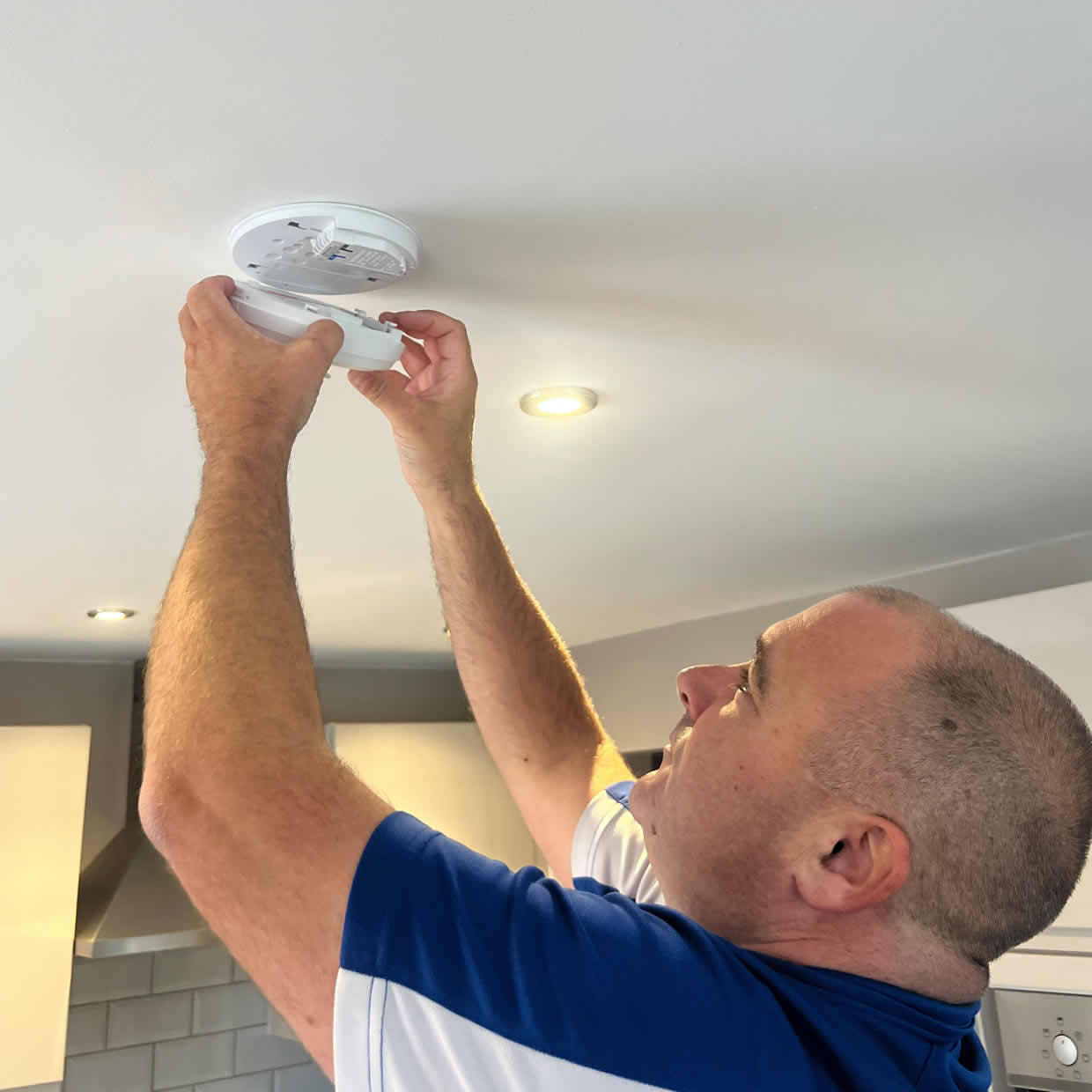 Local smoke alarm installer covering Bebington
